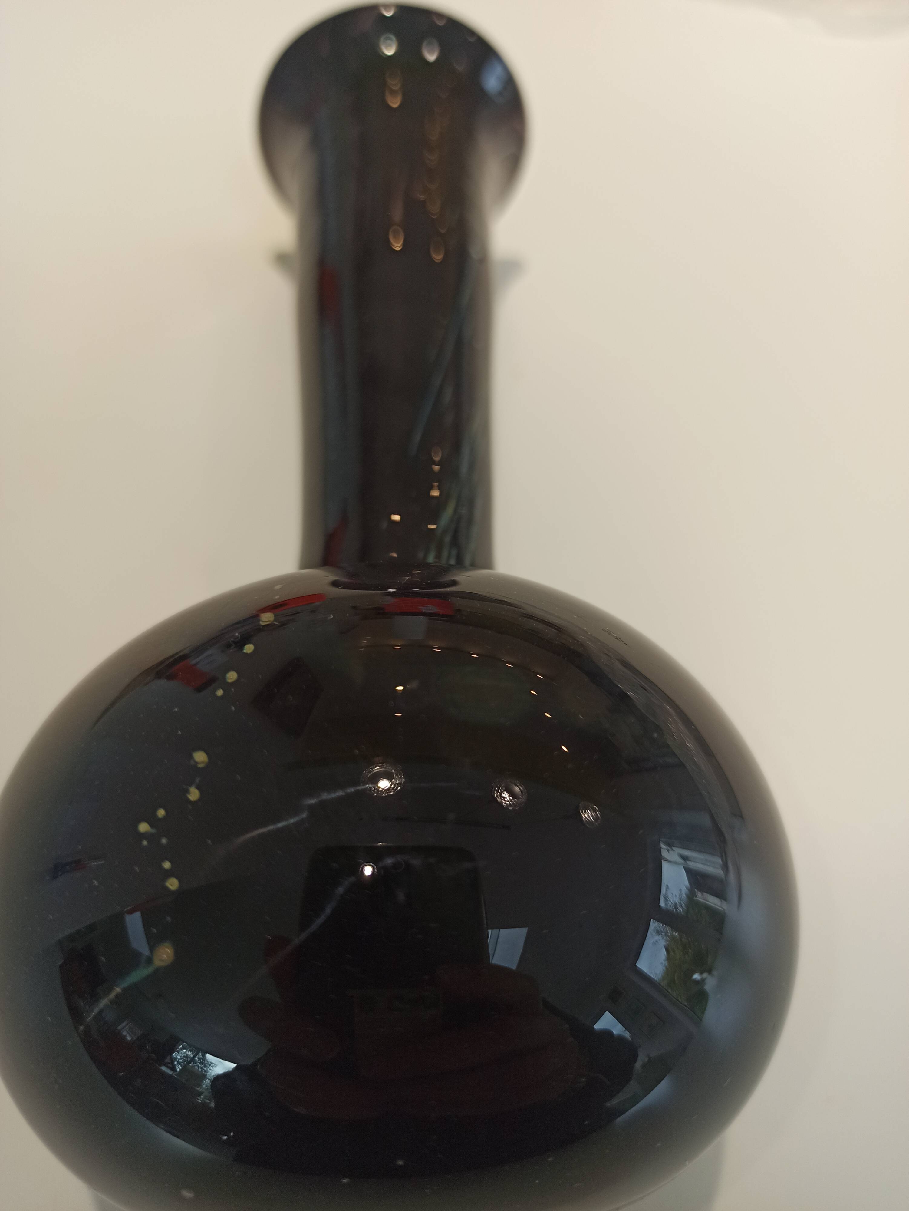 Iridescent black vase signed by the Phoenician Malta
