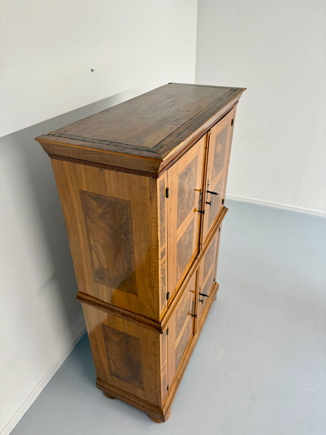 Antique 19th century Biedermeier art deco chest of drawers in walnut with wrought iron locks