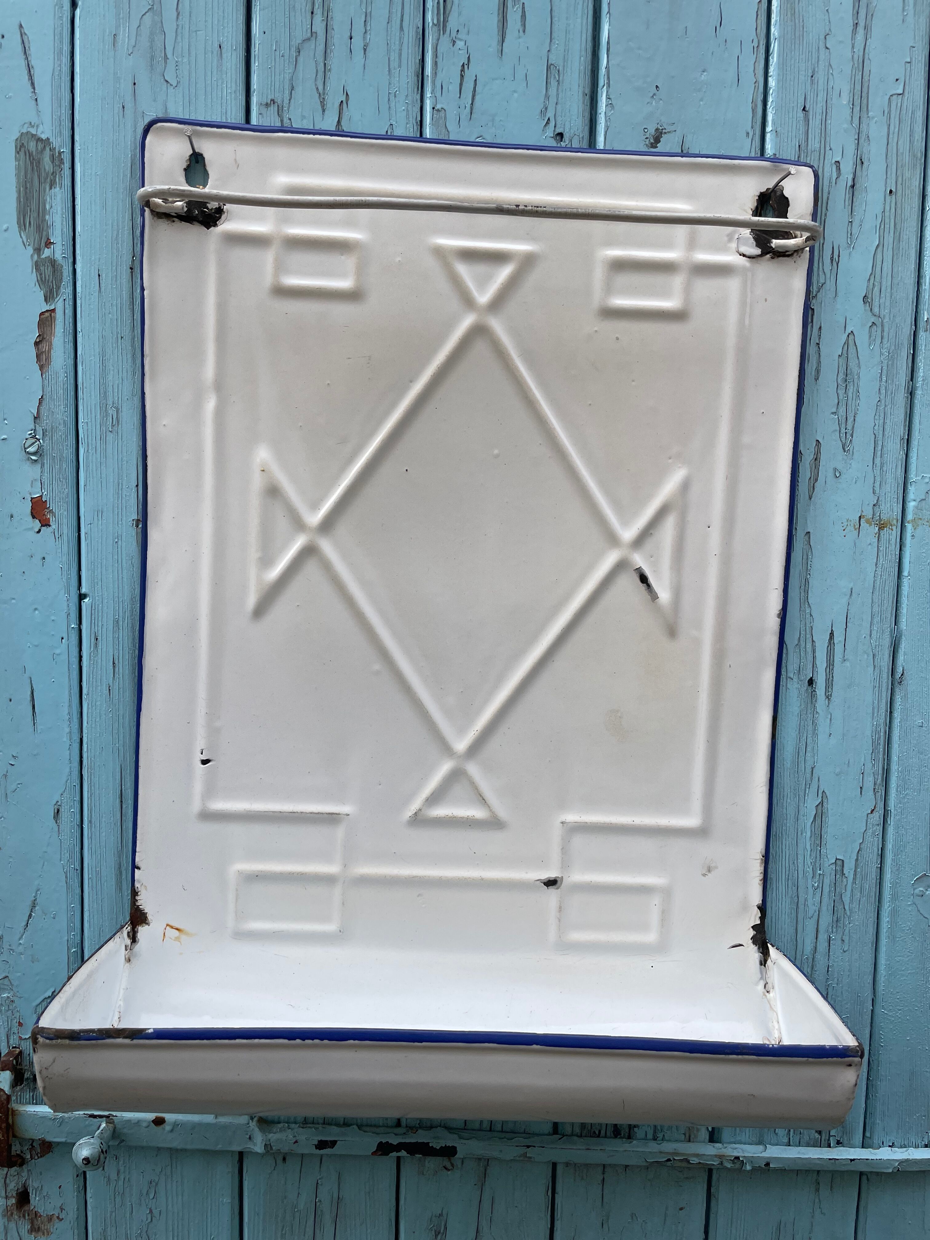 Enamel wall utensil holder