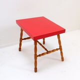 Small side table with turned legs and red top - Josco, made in Belgium - 1950s