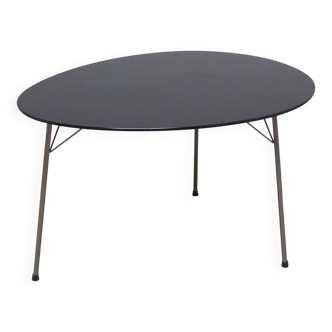 Rare 'Egg' table by Arne Jacobsen for Fritz Hansen, 1952