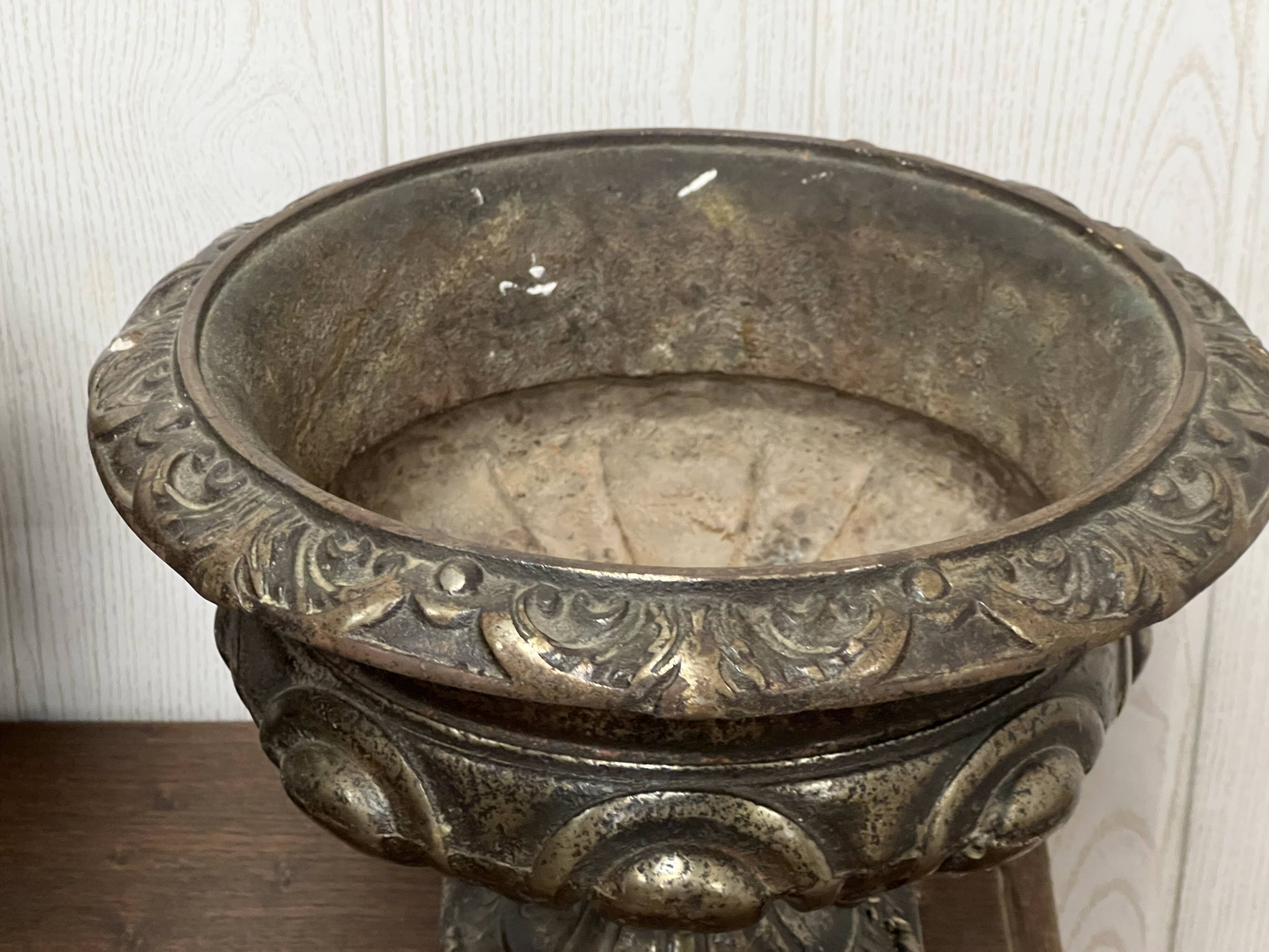 Pair of medicis vases/planters