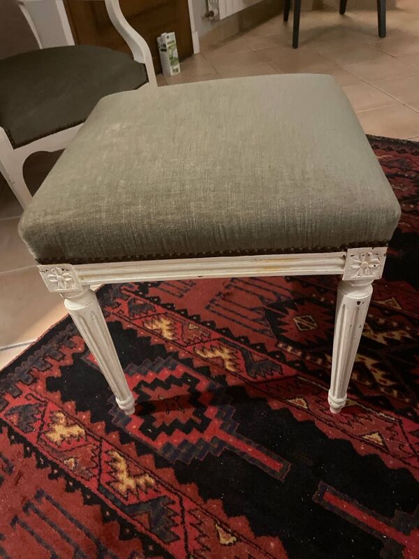 Pouf carré Louis XVI – garniture piquée – velours flammé laine (1986)