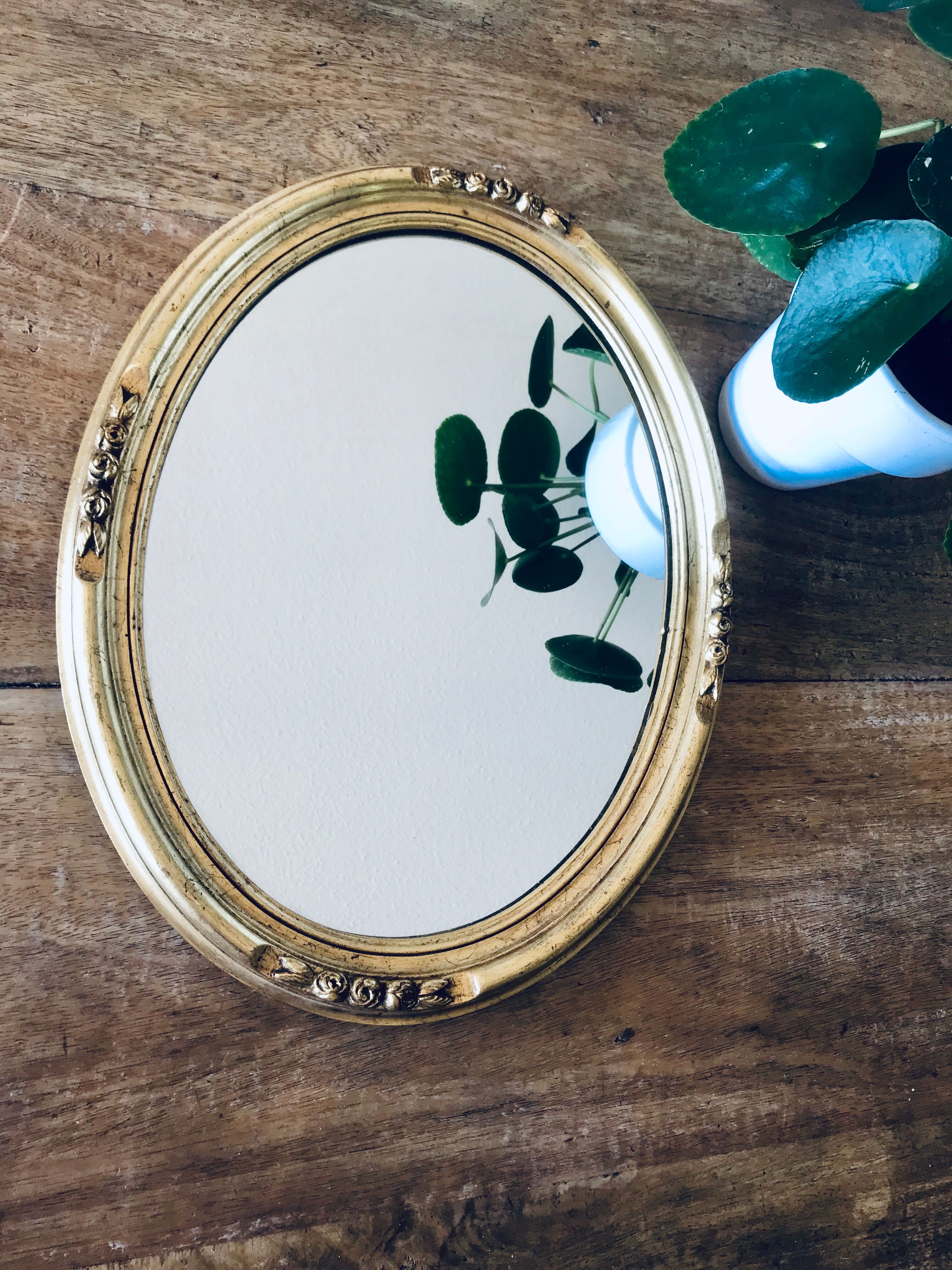 Golden oval mirror - 36 x 47