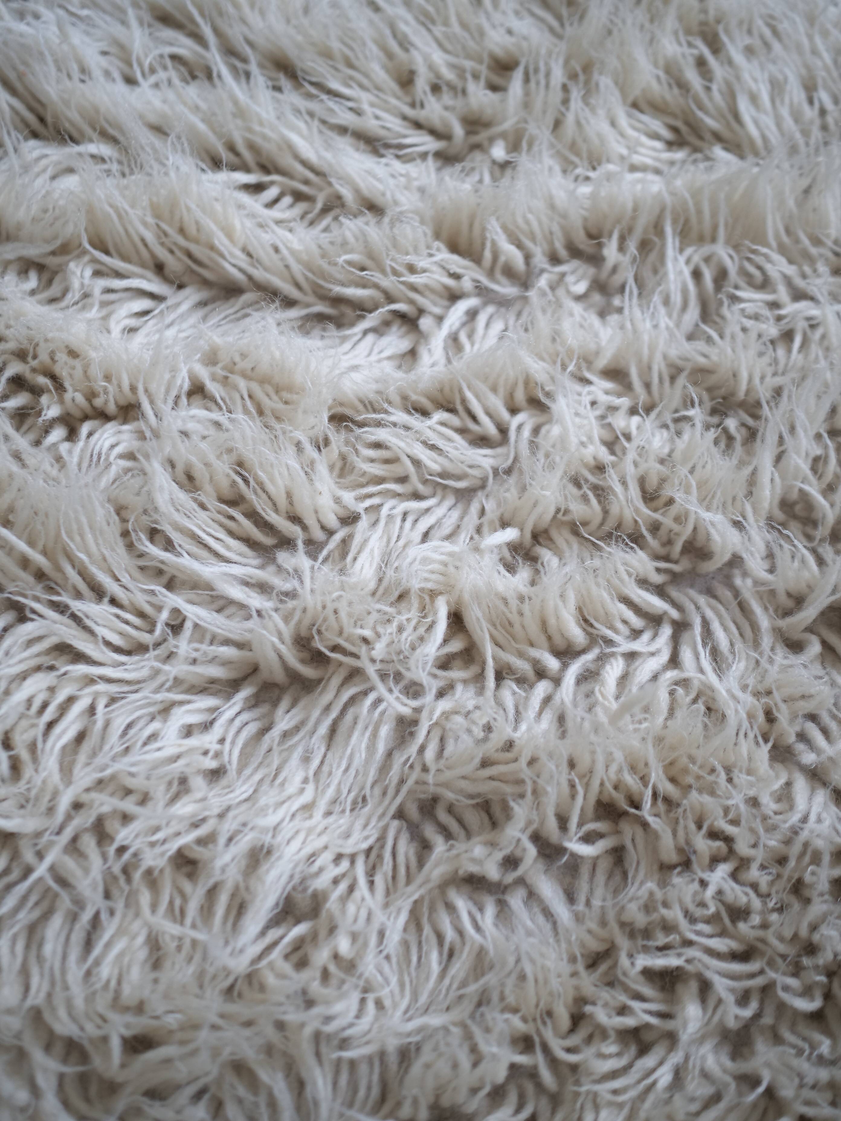 Vintage ecru natural wool round rug