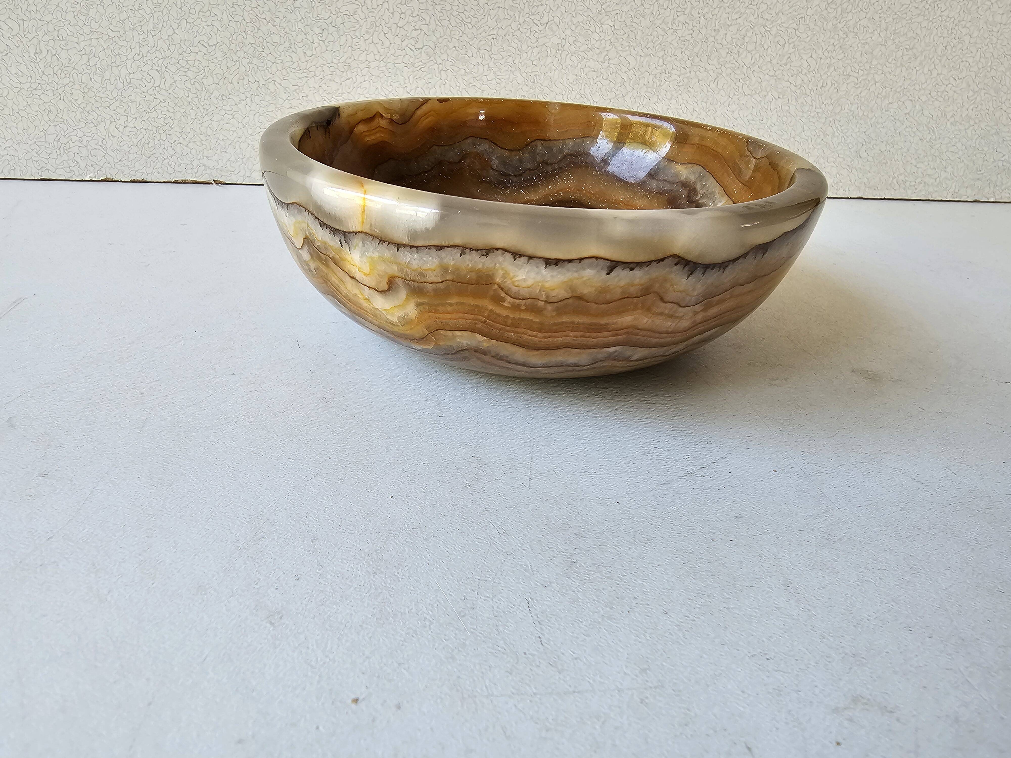 Onyx catchall with a diameter of 12cm.
