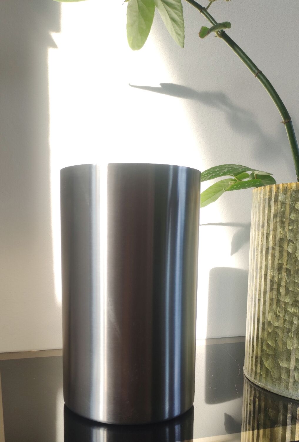 Brushed stainless steel wine cooler – Vintage sleek design