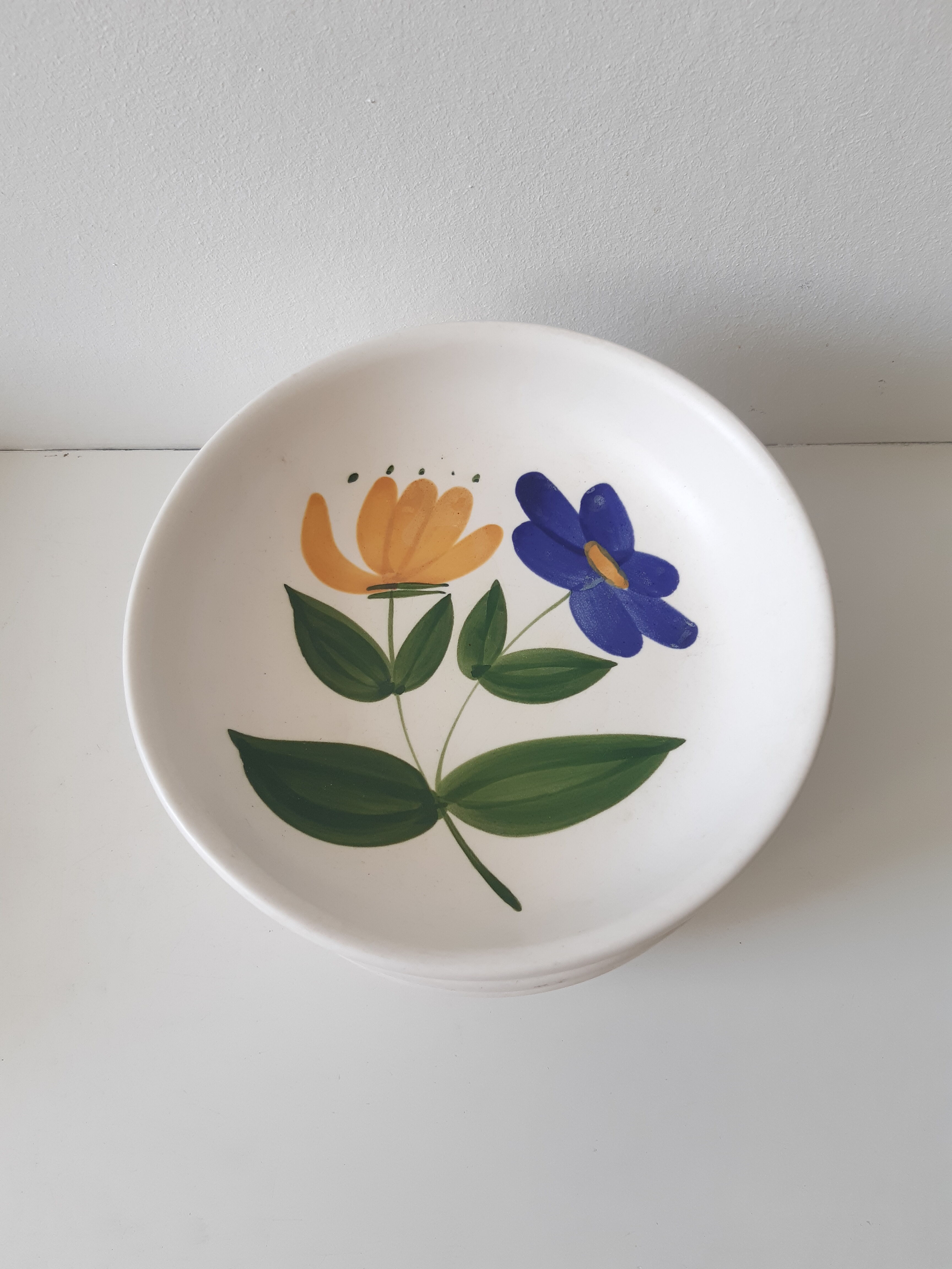 Set of 6 vintage hollow plates