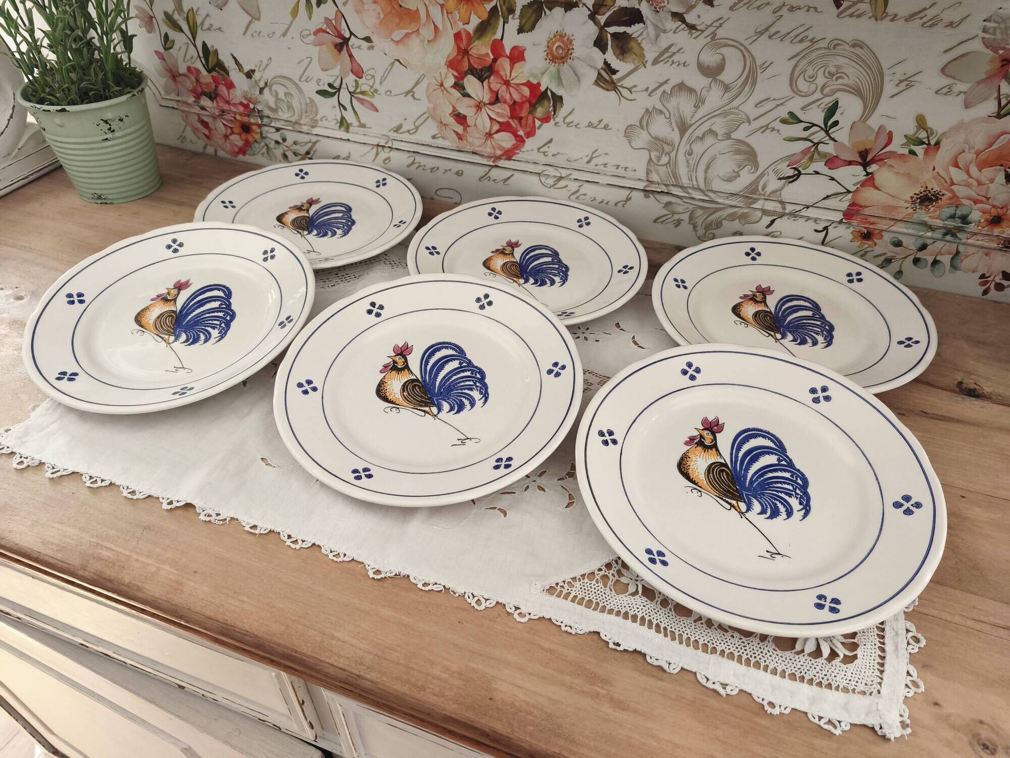 Set of 6 flat plates in earthenware with rooster design.