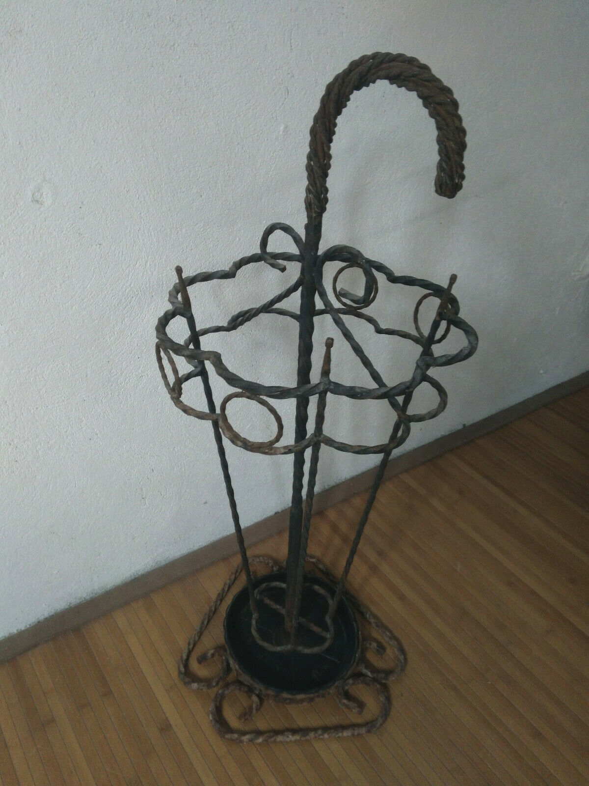 Porte parapluie en fer forgé