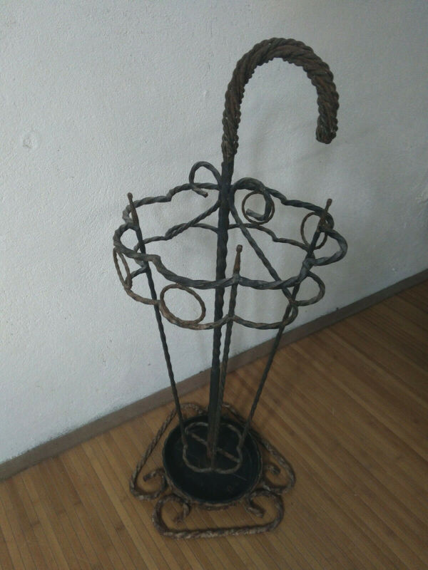 Porte parapluie en fer forgé