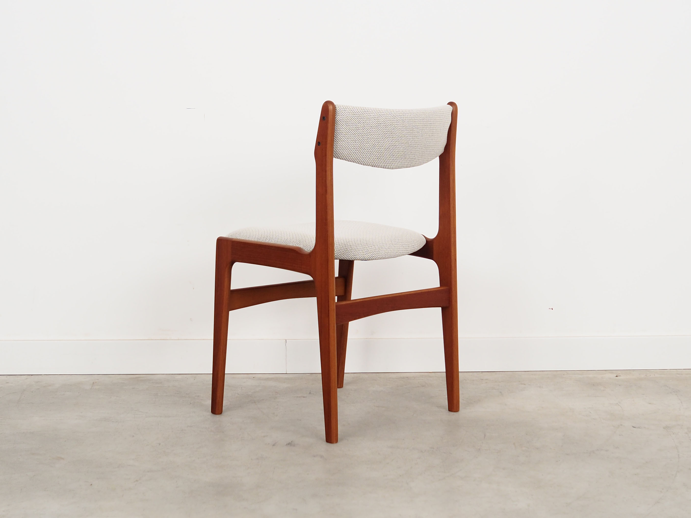 Ensemble de quatre chaises en teck, design danois, années 1970, production: Danemark