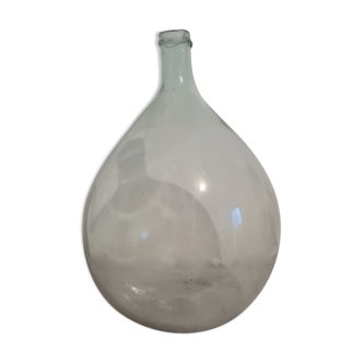 Demijohn blown in the mouth