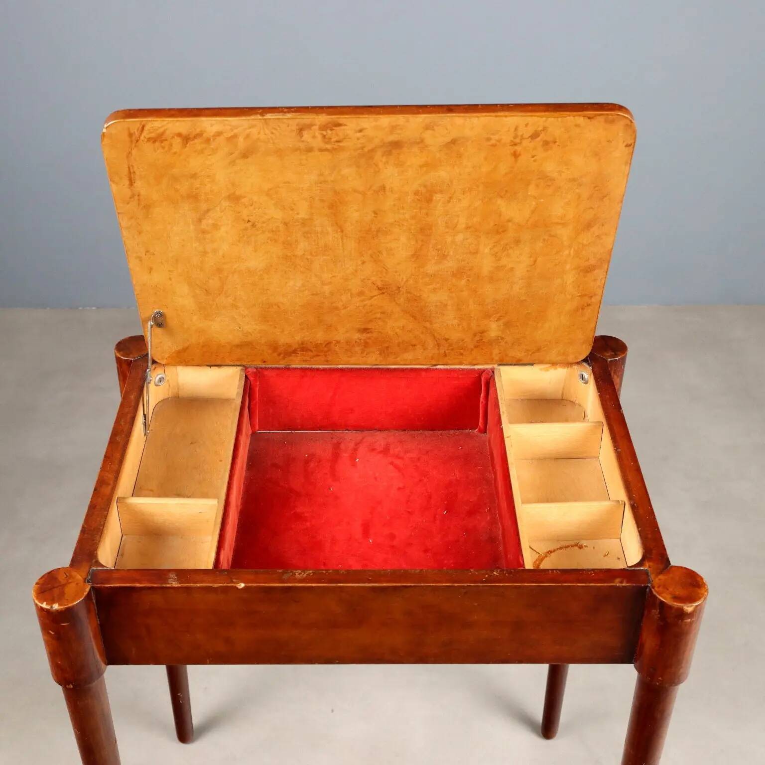 Table basse ancienne en acajou avec marqueterie, Italie, XIXe siècle