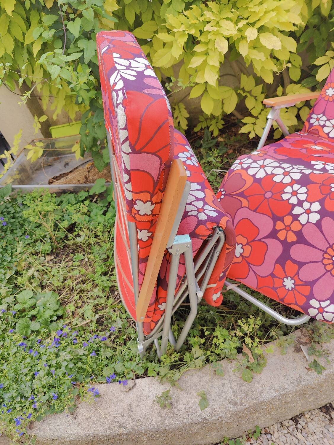 2 vintage floral deckchairs