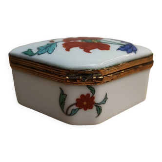 Paris porcelain pill box