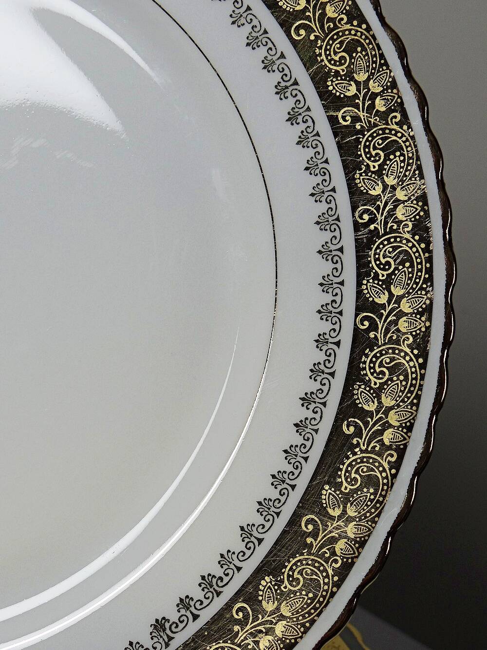 Set of 6 vintage flat plates ADP L Royal Limoges, gilded porcelain - 1