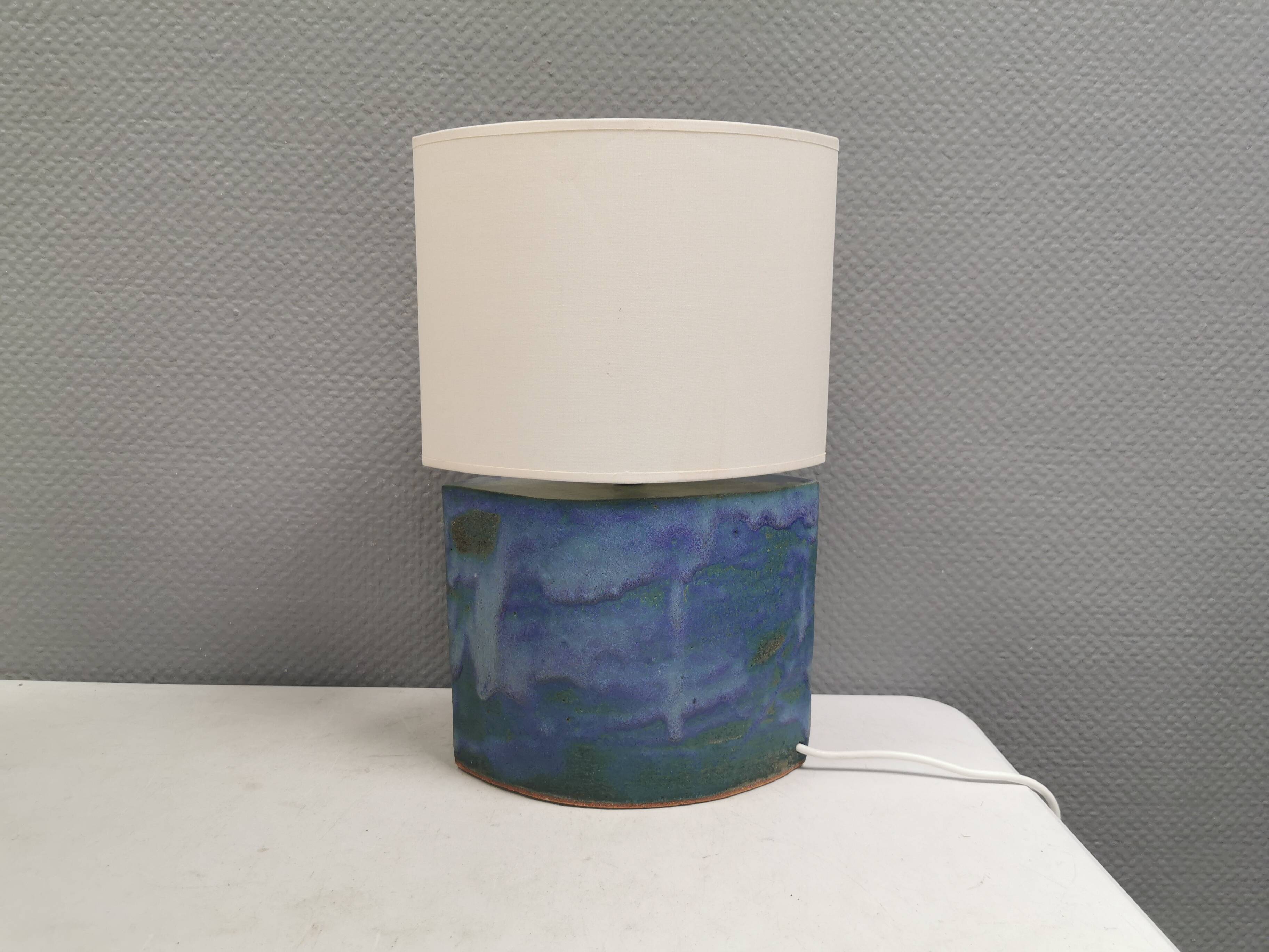 Sculptural table lamp in blue glaze with an abstract expression.