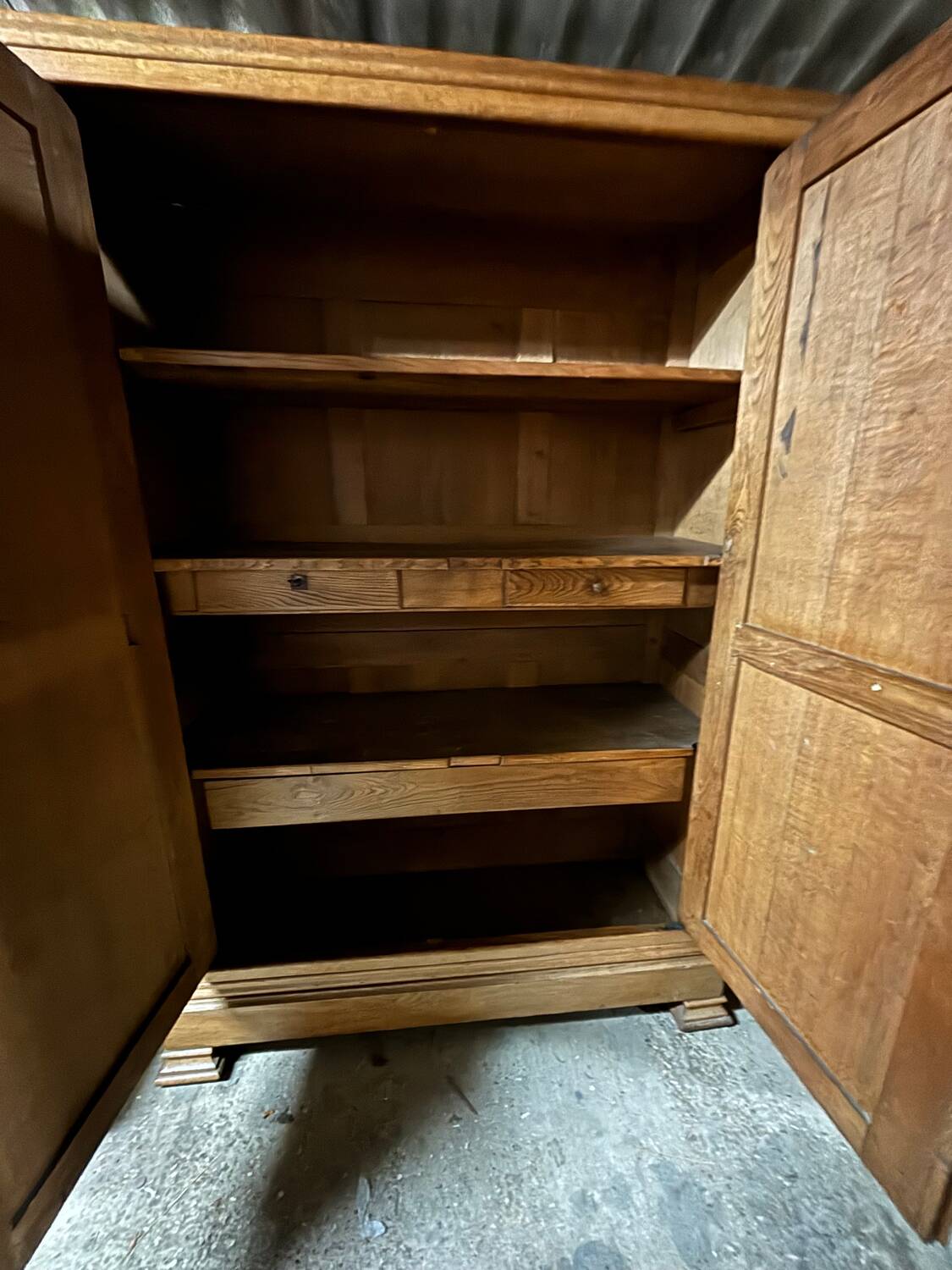 Parisian oak cabinet with pegs