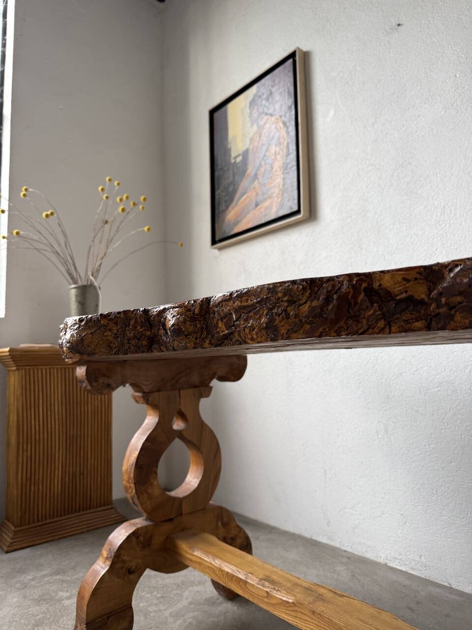 Table artisanale en orme massif, art populaire