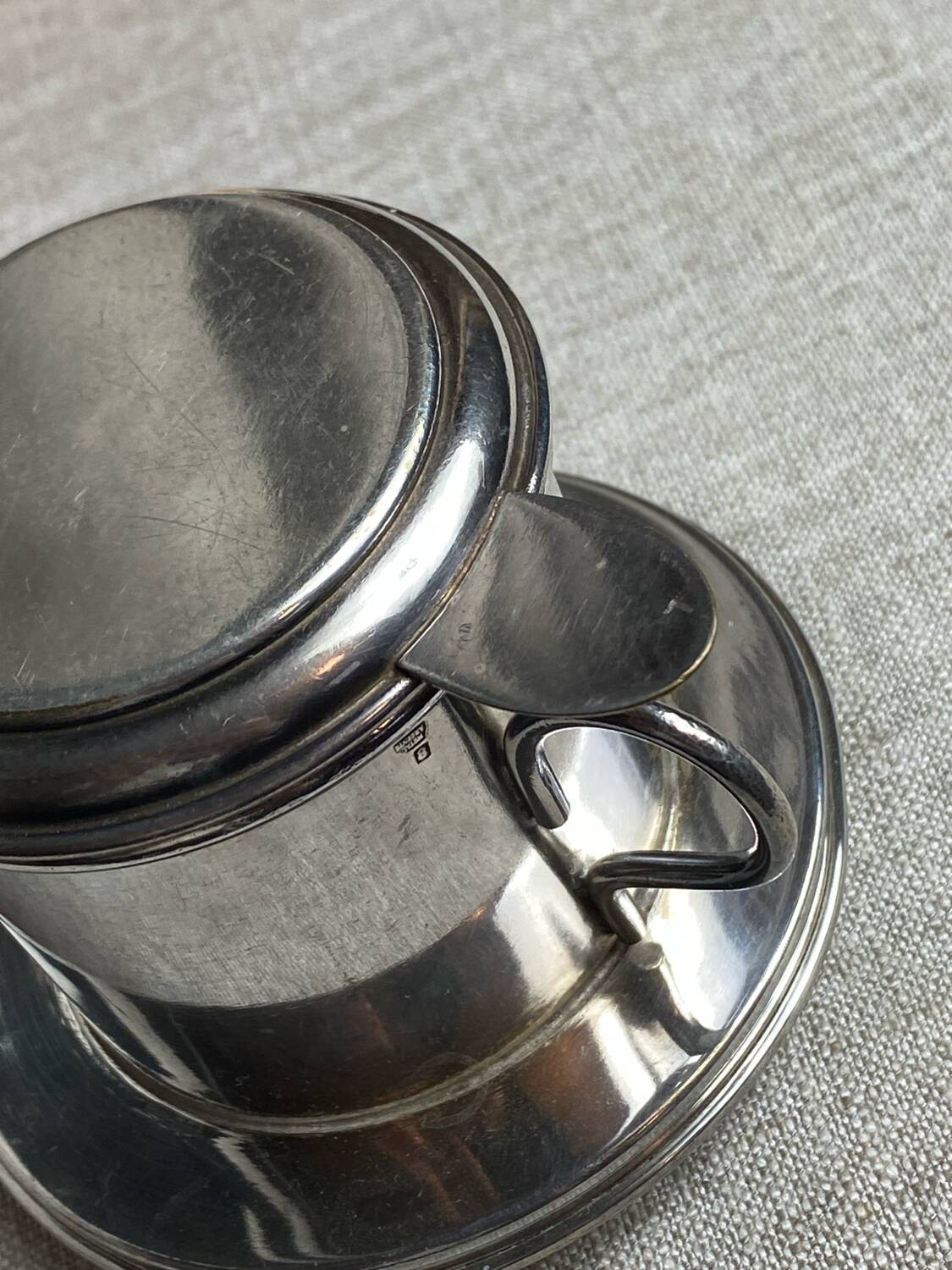 Tea pot, in silver metal