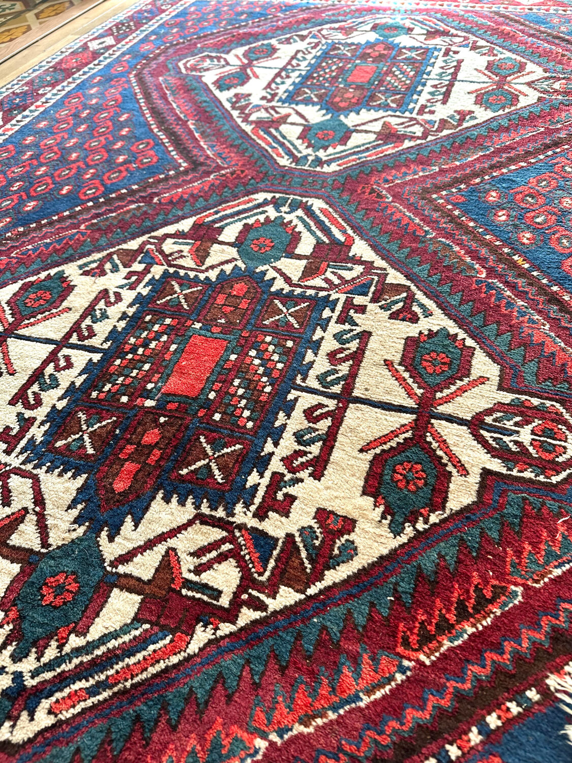Vintage Shiraz Persian Carpet – House "Aux Trois Quartiers" – Knot wool