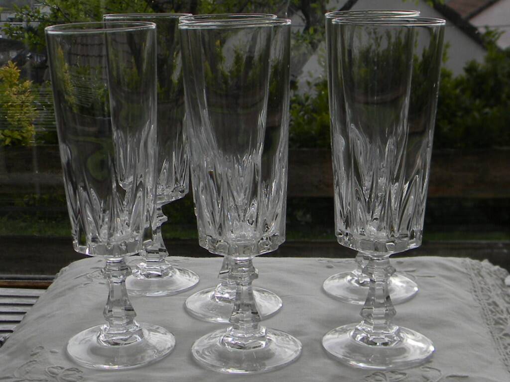 6 crystal champagne flutes from ARQUES. LOUVRE model.