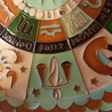 Assiette en bronze cloisonné années 30. Signes du zodiaque.