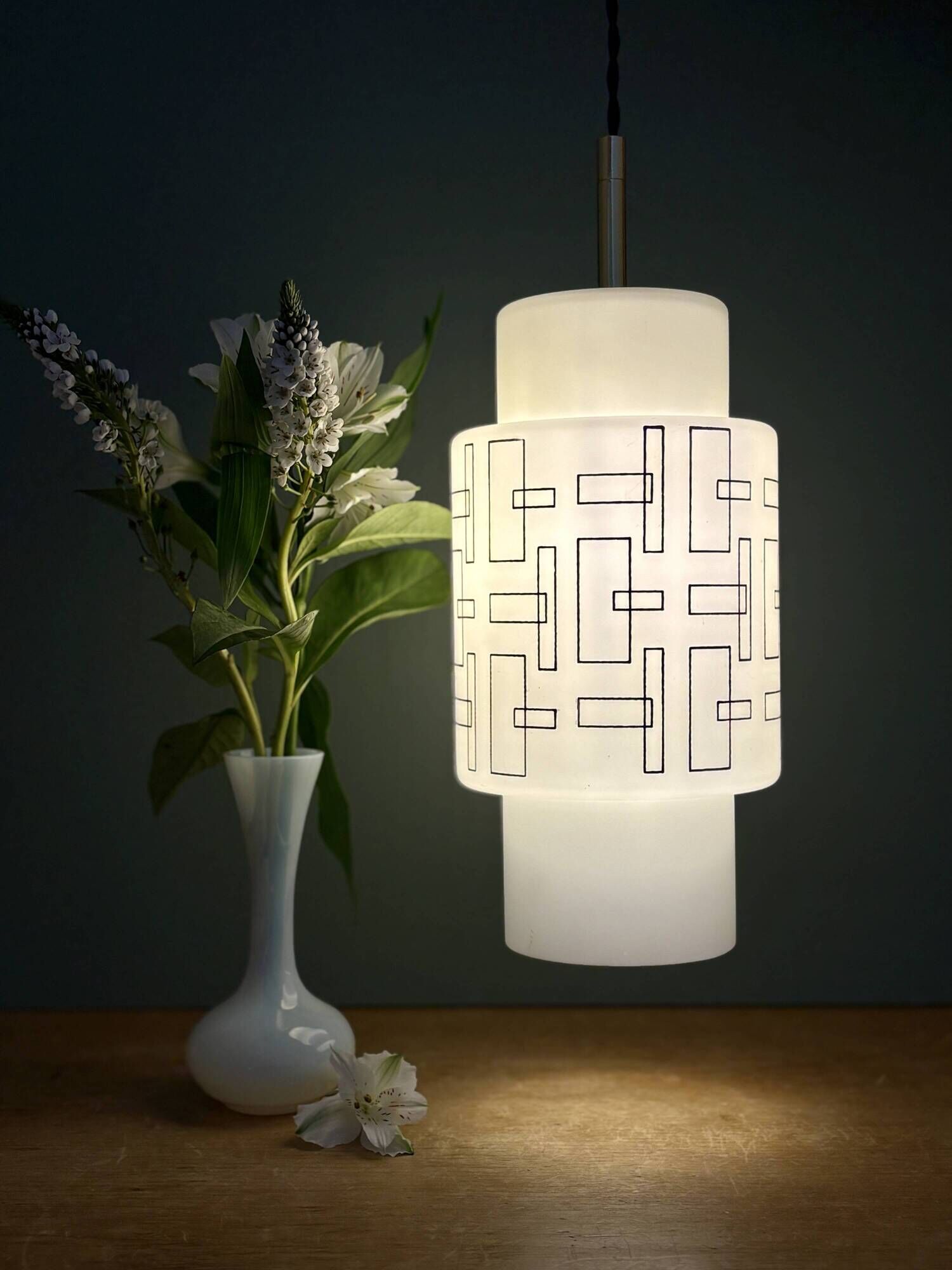 Vintage suspension globe in white opaline with black drawings.