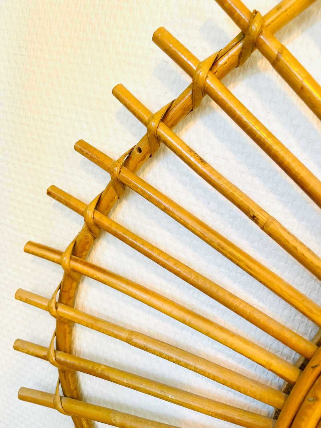 Vintage sun mirror in rattan – 60s/70s