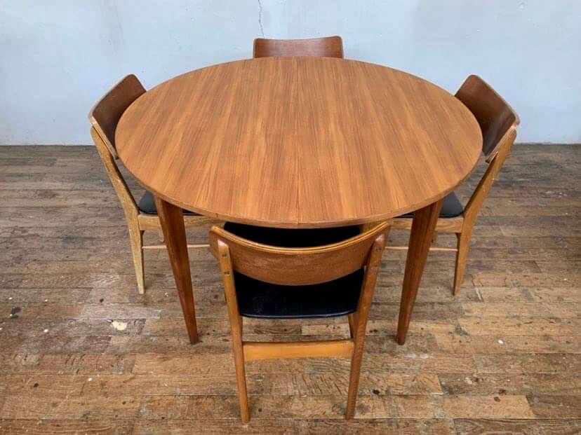 Round table in teak with vintage butterfly extension from the 1960s