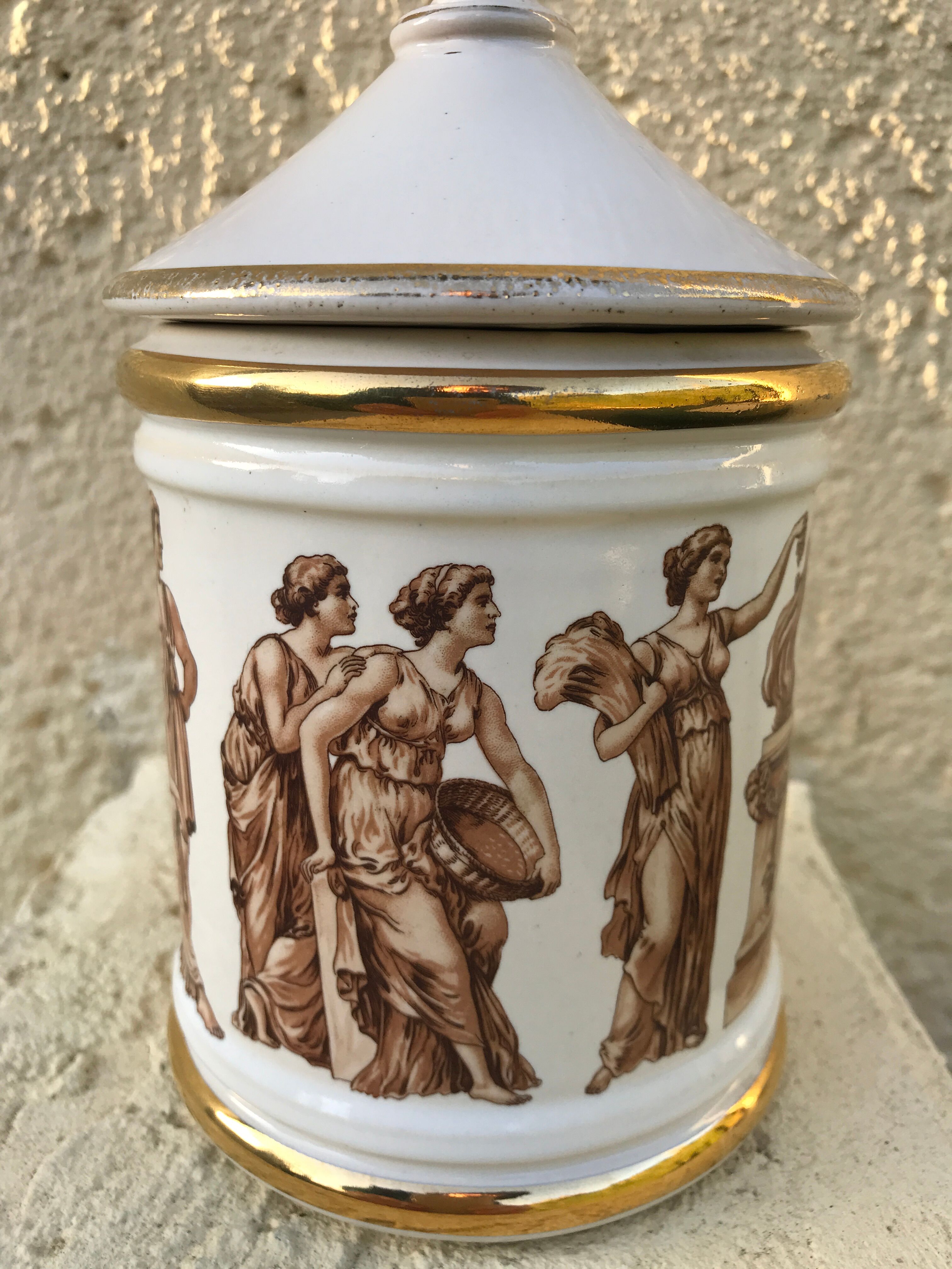 Pot à pharmacie