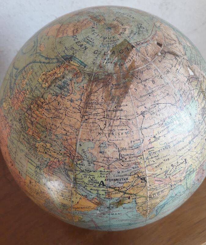 Globe terrestre lumineux J.Forest milieu XX°