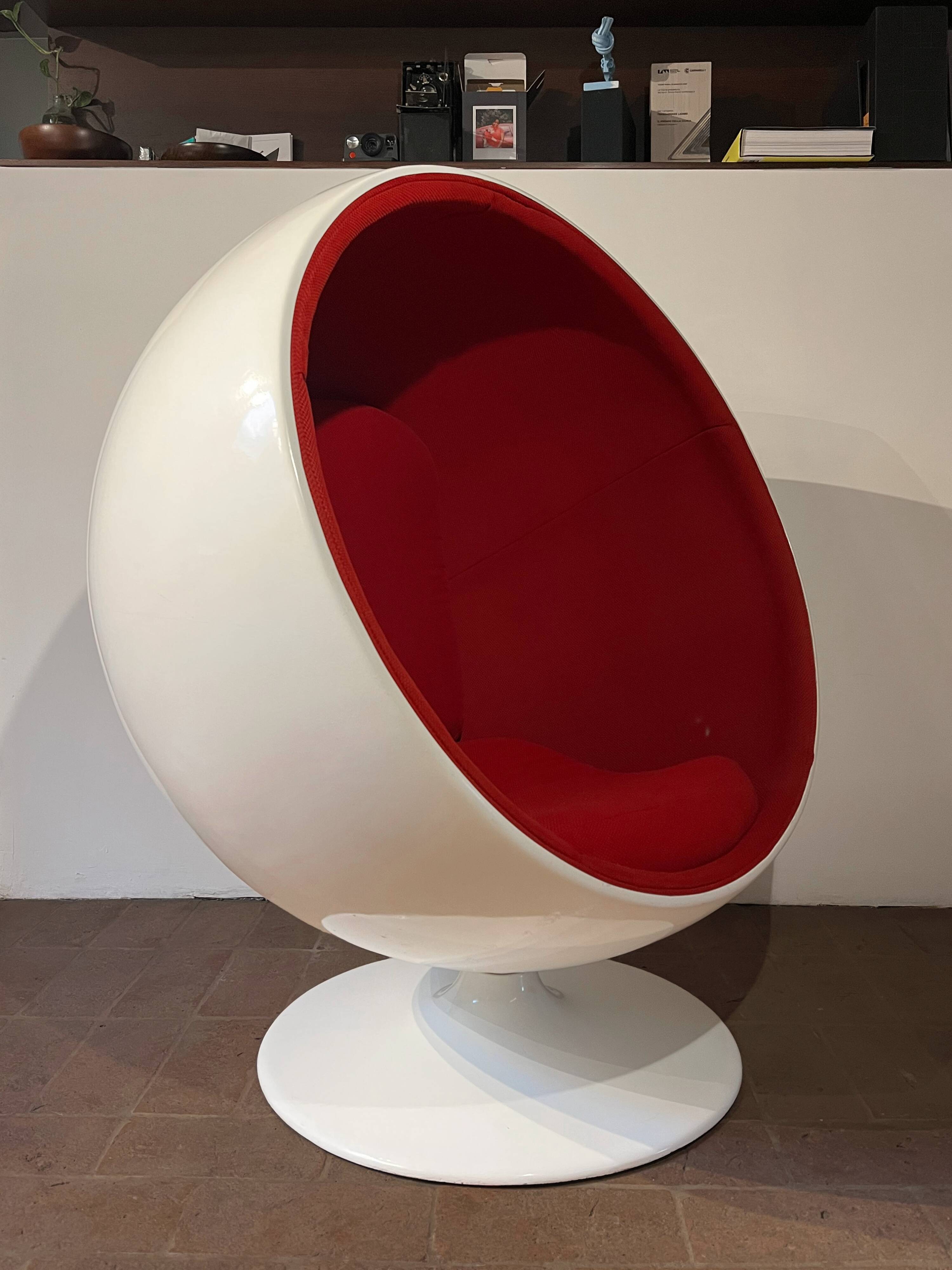 Ball Chair by Eero Aarnio from the 1980s.