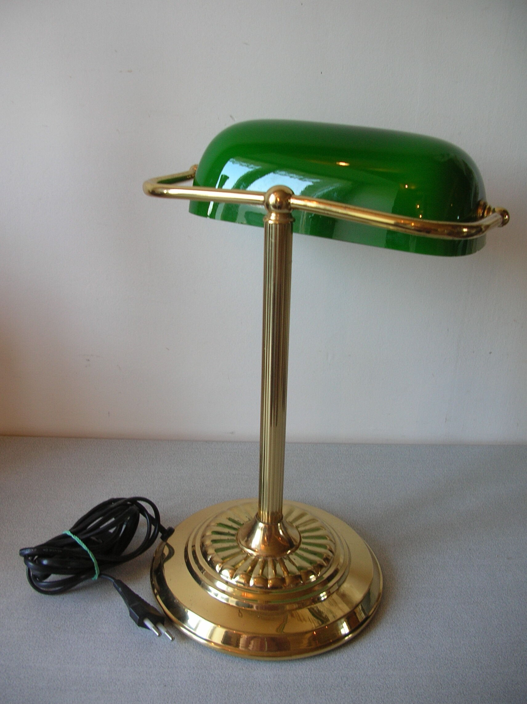 Notary desk lamp and adjustable lampshade green and white deco library