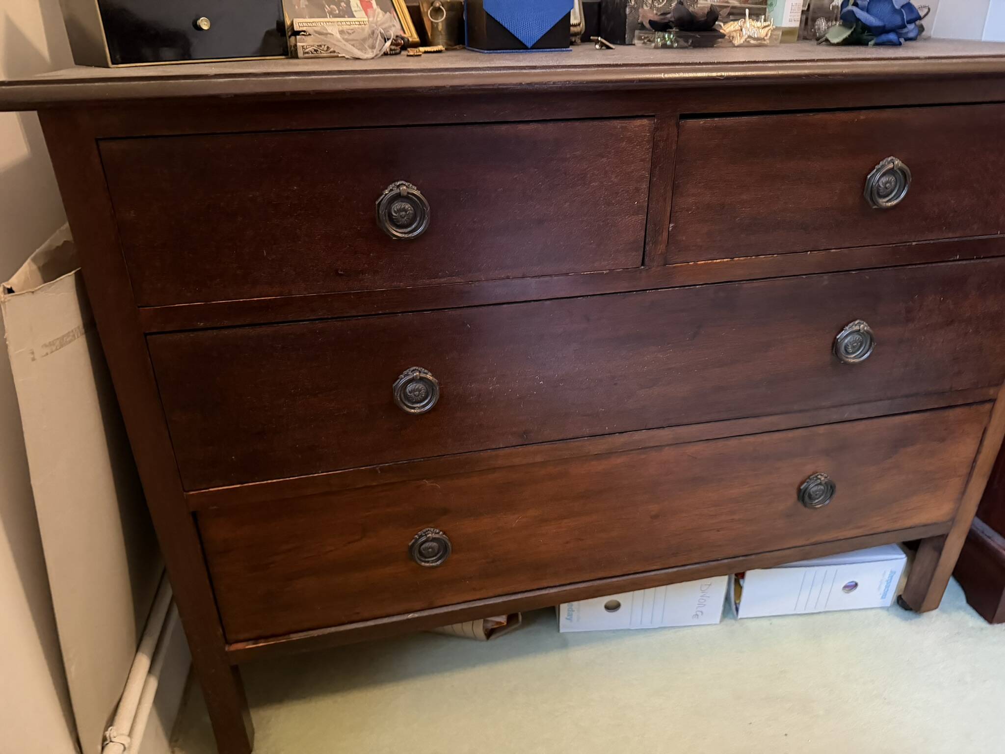 Solid mahogany chest of drawers with 4 drawers