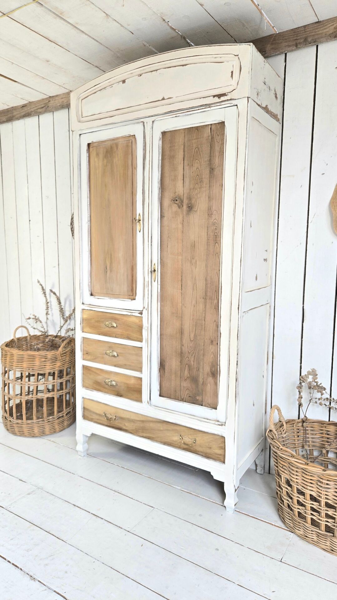 Armoire parisienne 