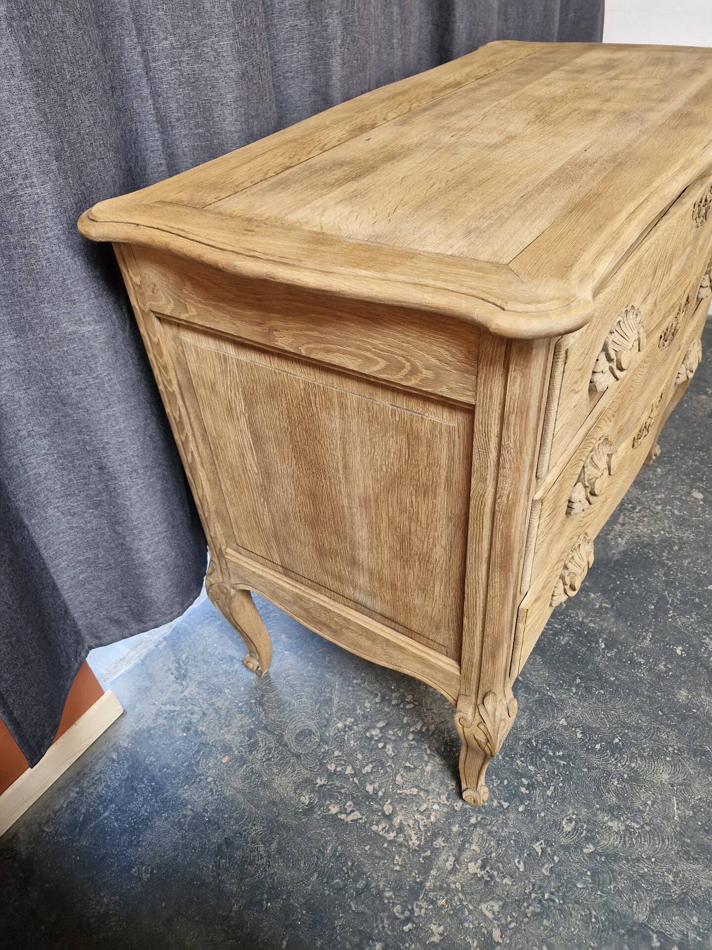 Chest of drawers