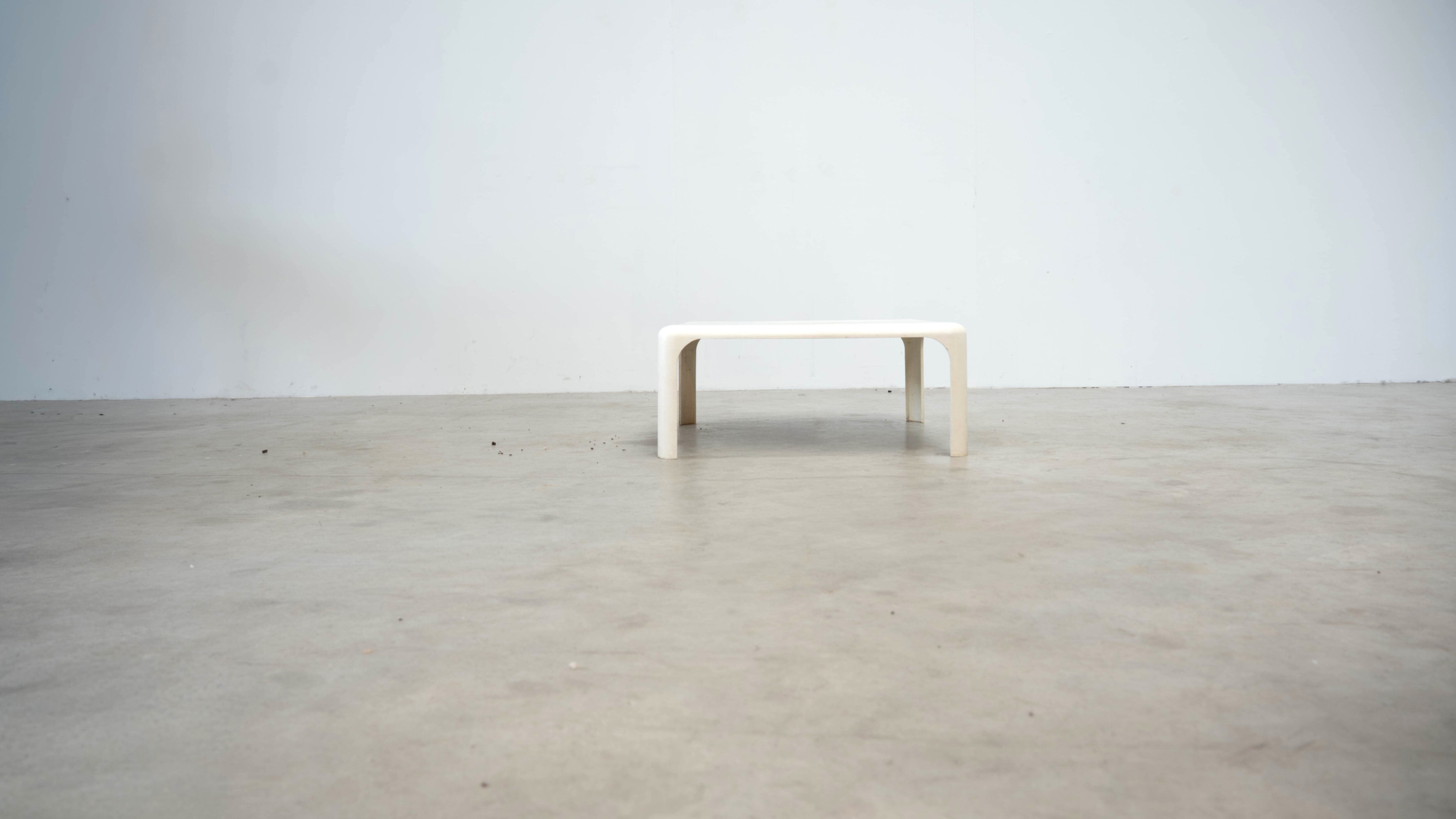 Table basse par Vico Magistretti pour Artemide