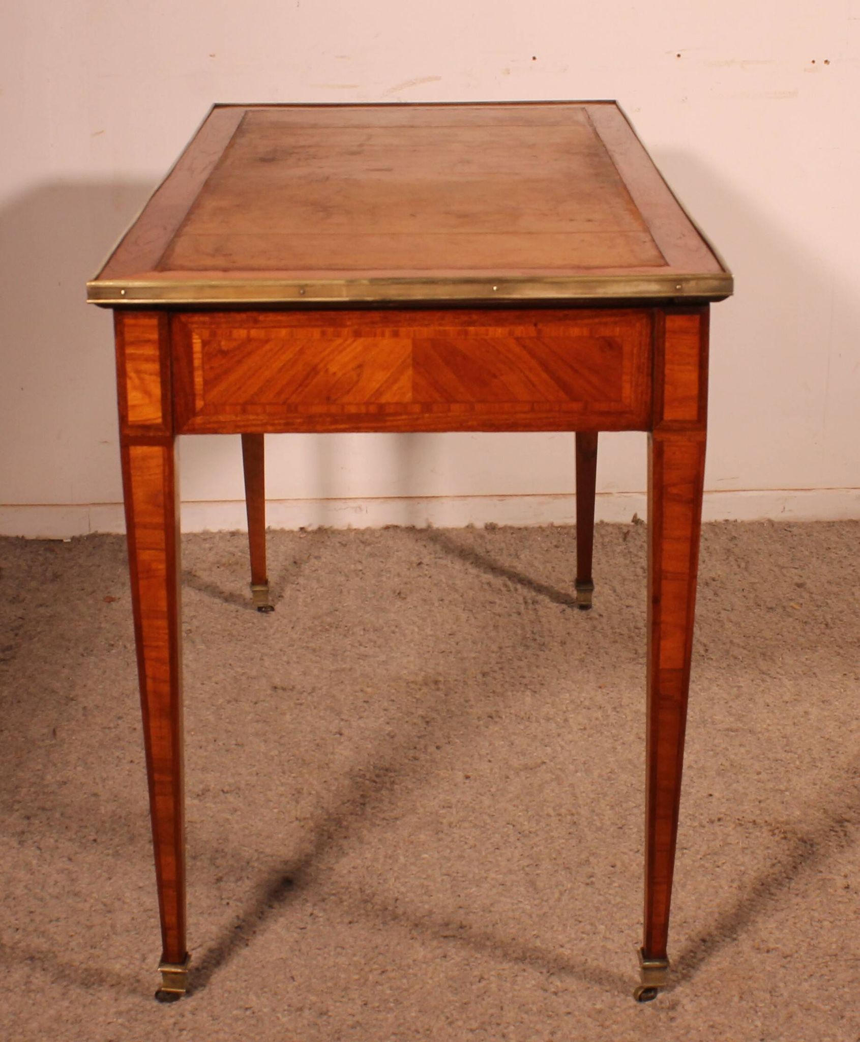 Louis XVI Period Marquetry Desk - 18th Century