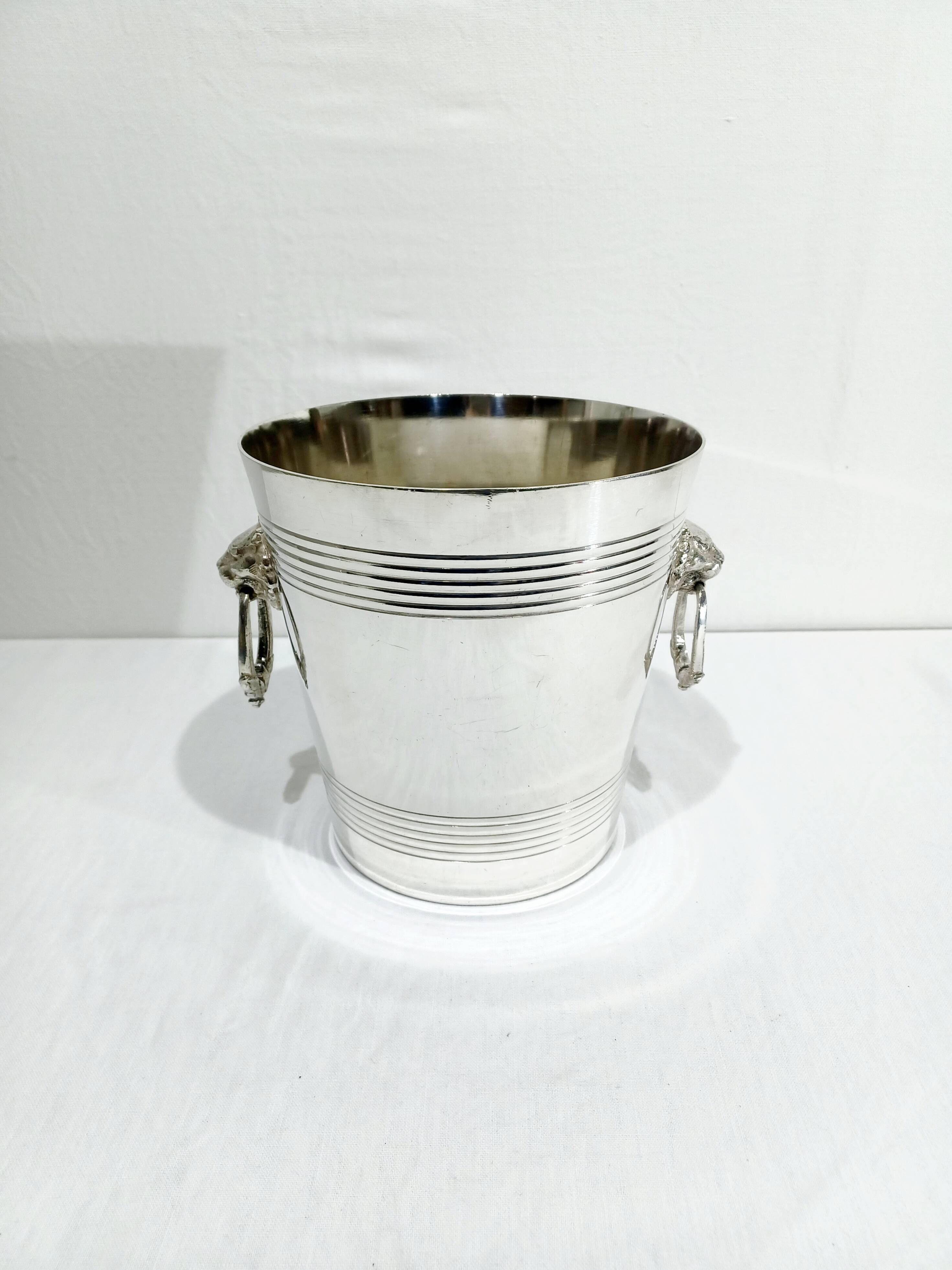 Seau à champagne en métal argenté, tête de lion