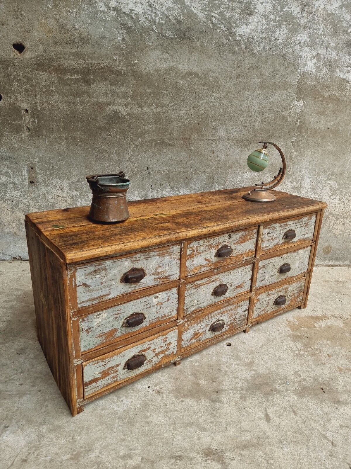 Workshop chest of drawers