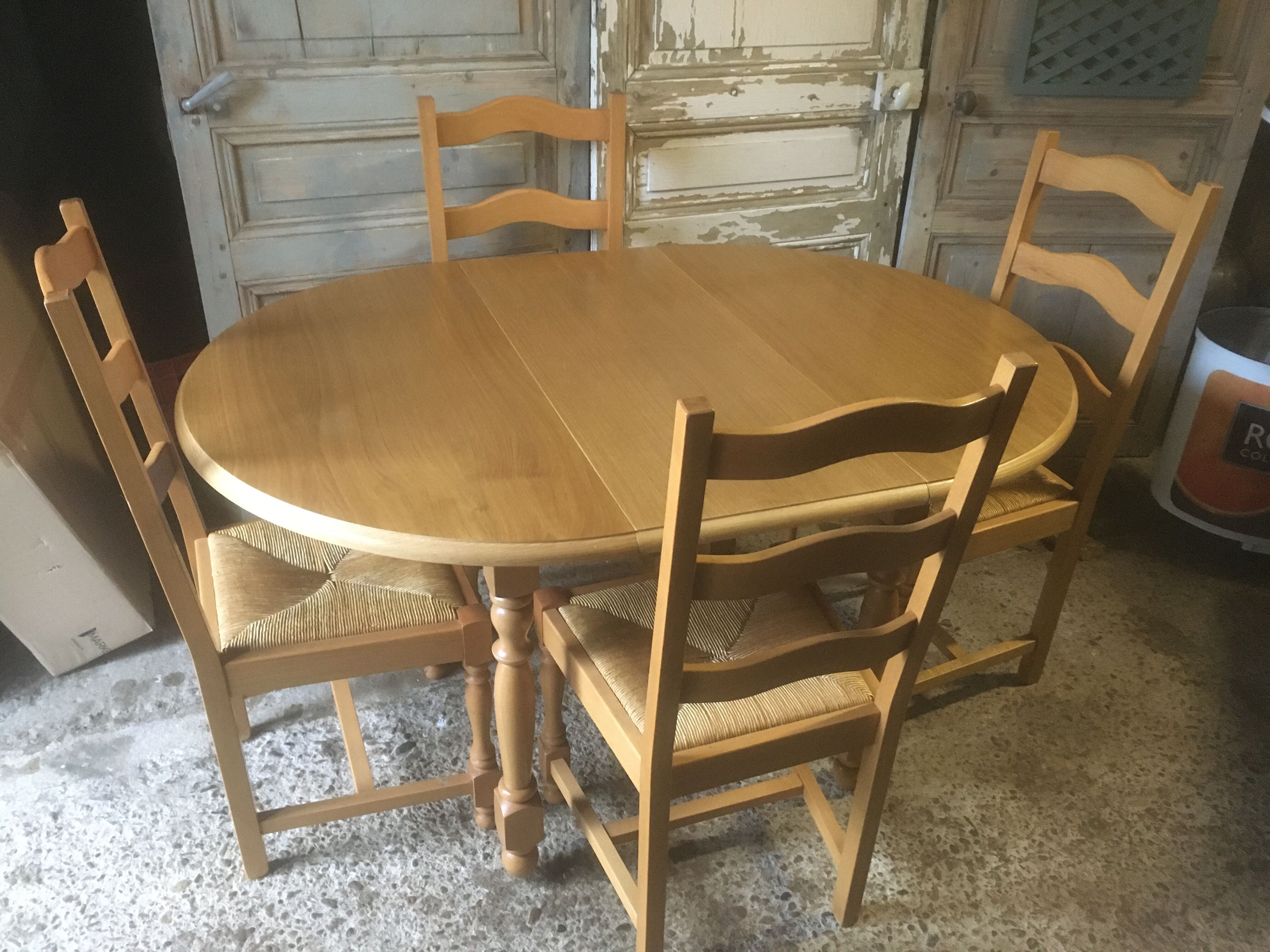 Round table & 4 rush-seated chairs in oak and beech