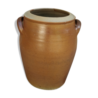 Pot in sandstone