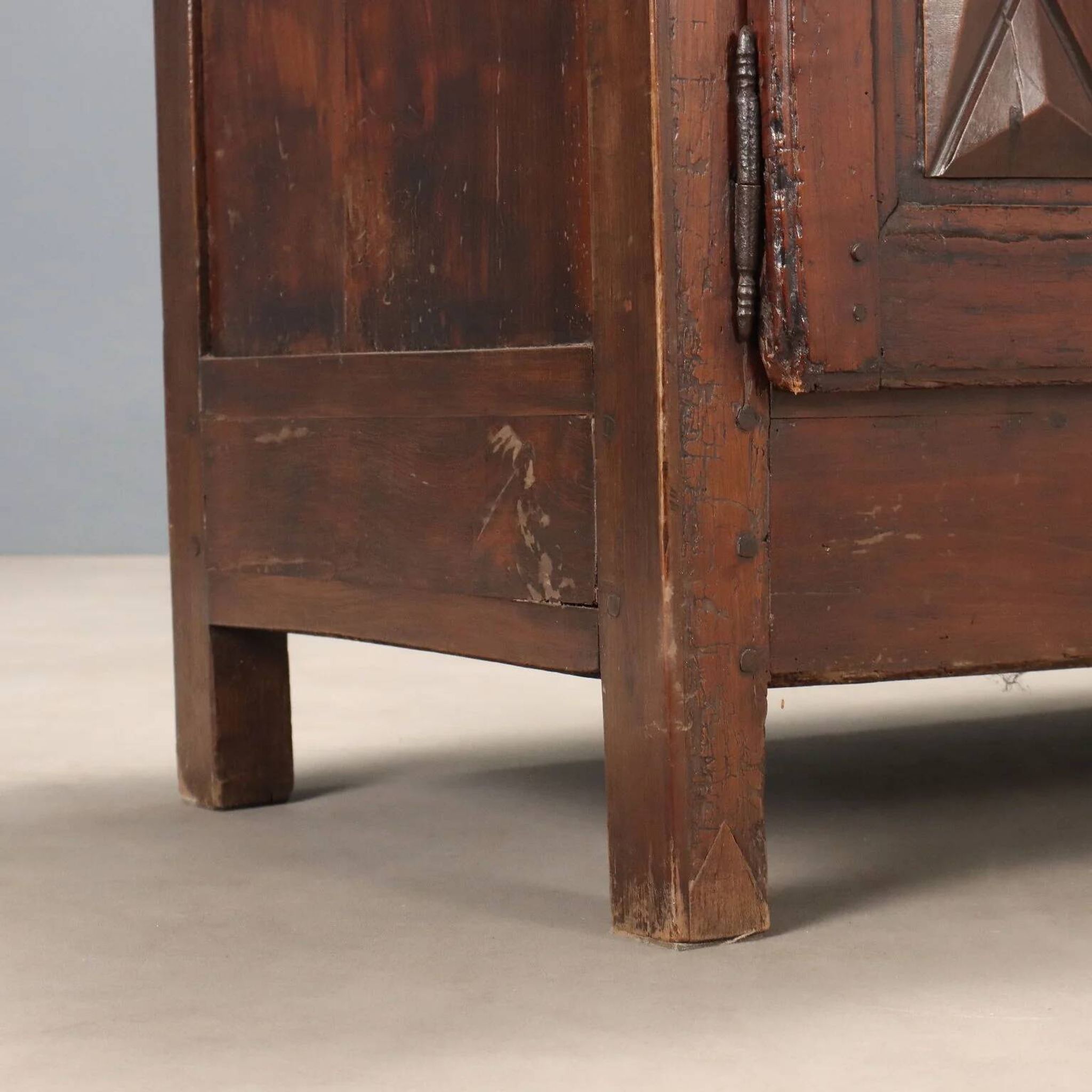Antique buffet in various types of wood, Italy, 18th century