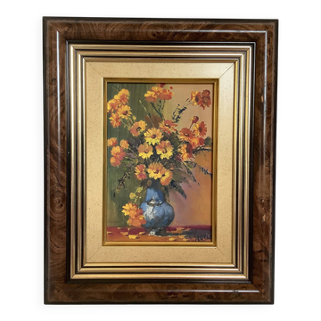 Small painting of a bouquet of flowers, oil on panel, signed.