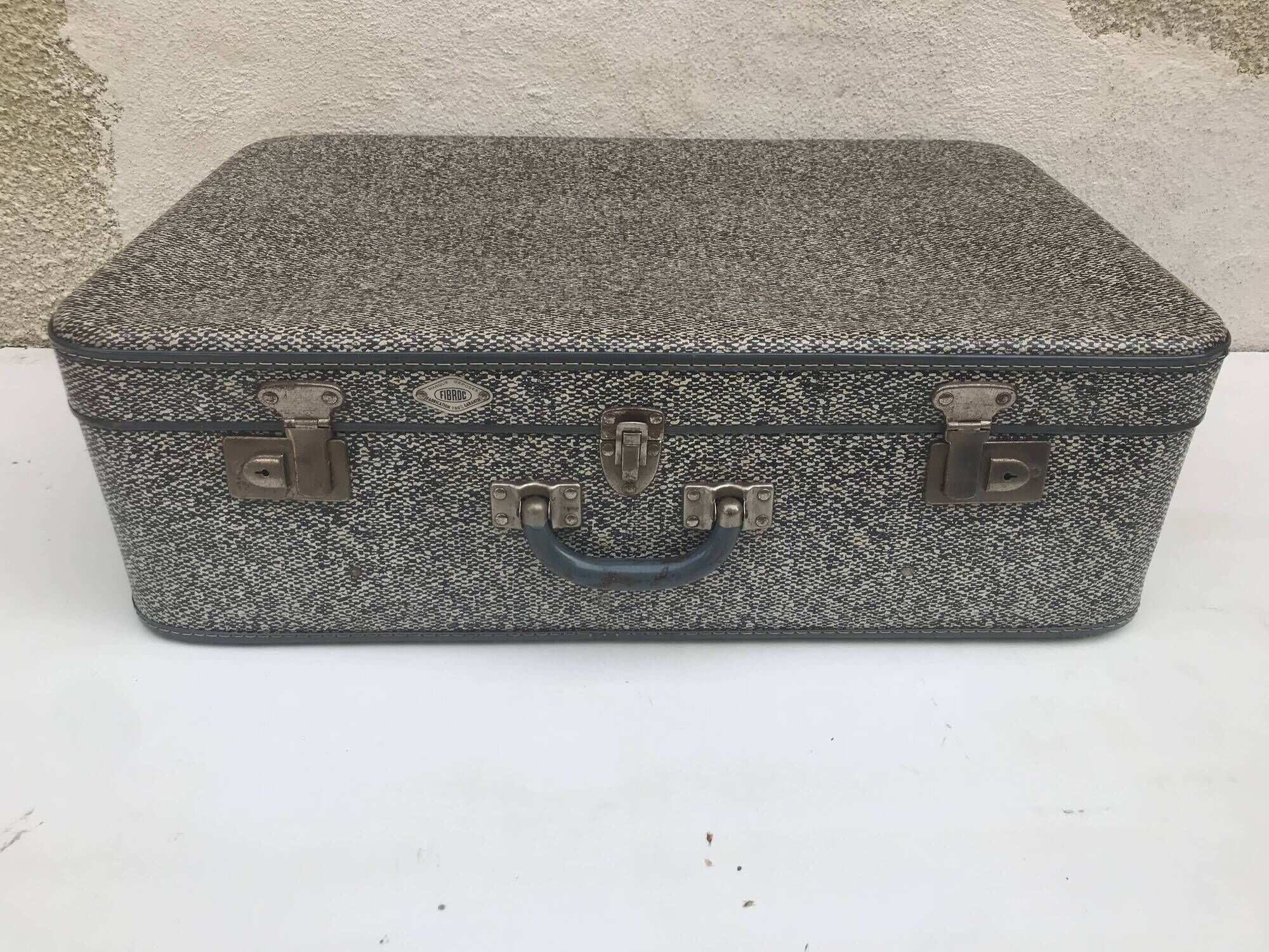 Old suitcase travel fibroc gray white trunk + vintage metal cove
