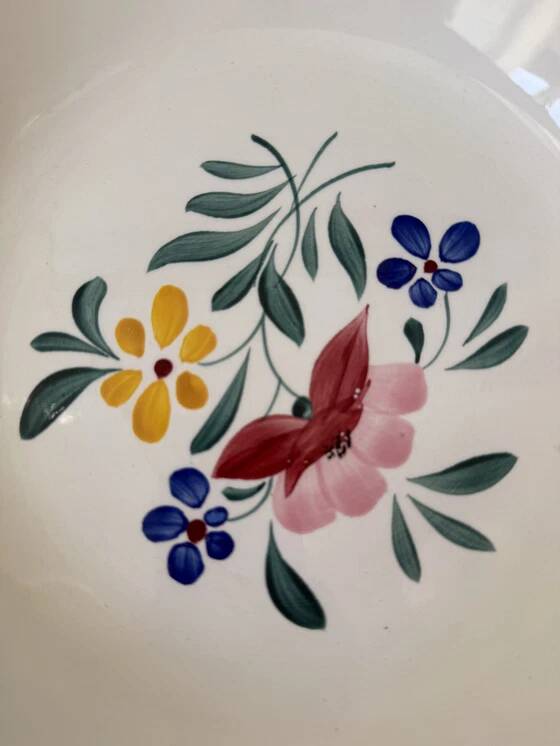 Plat Sarreguemines fabriqué en France et peint à la main