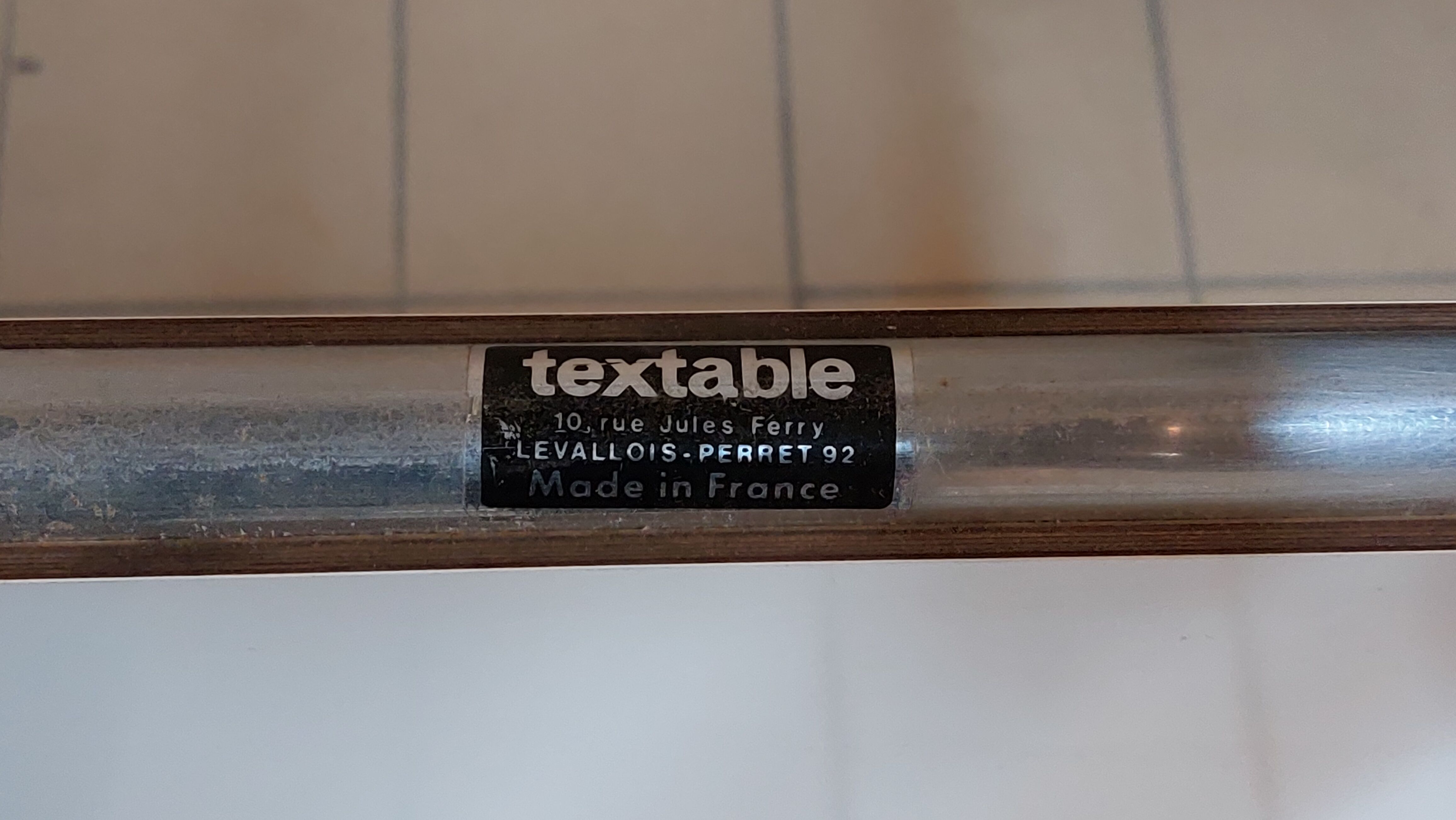 Folding tray with vintage wheels Textable in white formica