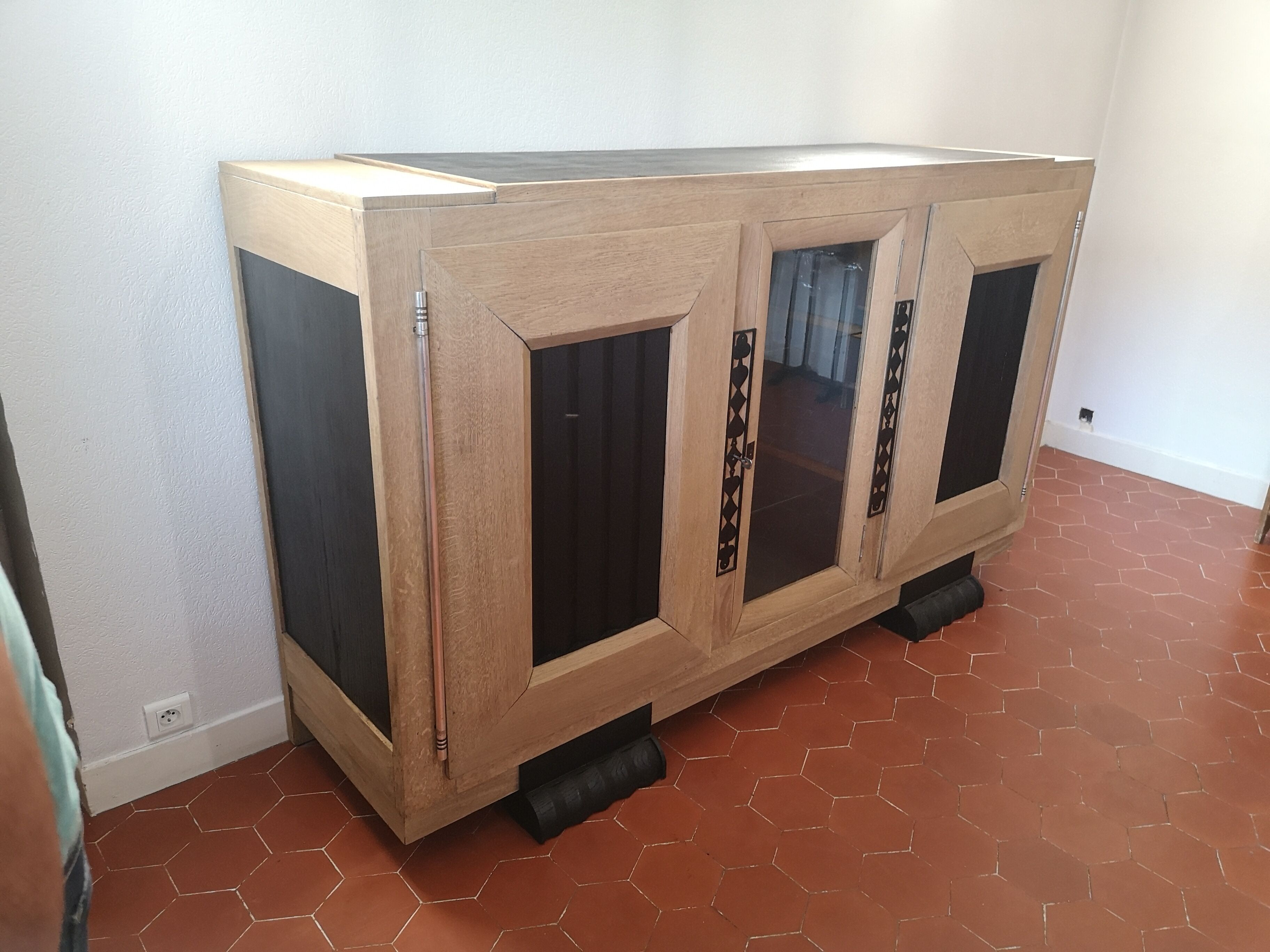 Enfilade 3 doors sandblasted oak and blackened oak year 40